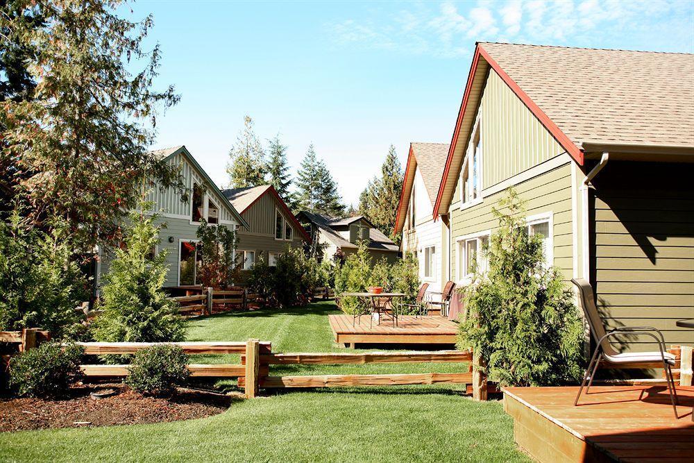 Oceanside Village Resort Parksville Exterior photo