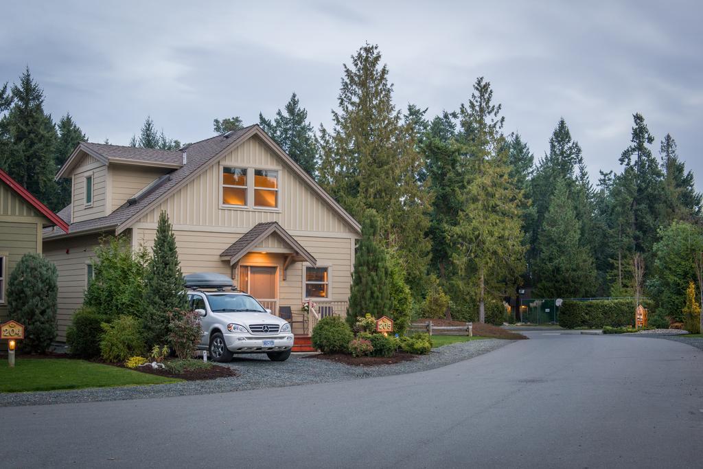 Oceanside Village Resort Parksville Exterior photo