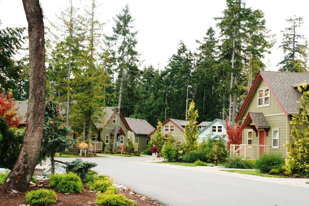 Oceanside Village Resort Parksville Exterior photo